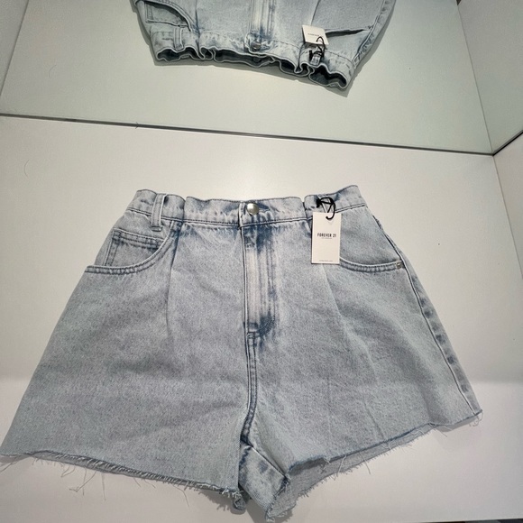 NWT FOREVER 21 DENIM SHORTS - Picture 3 of 3